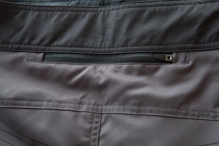 NOU! Pantaloni scurti YETI Cycles Teller