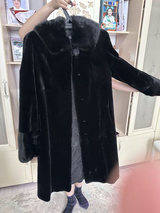 Продам шубу бобер капишон норка и вставка на рукаве норка в 48 размере