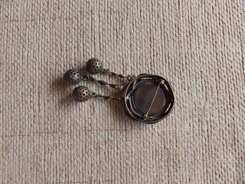 Прекрасна винтидж брошка