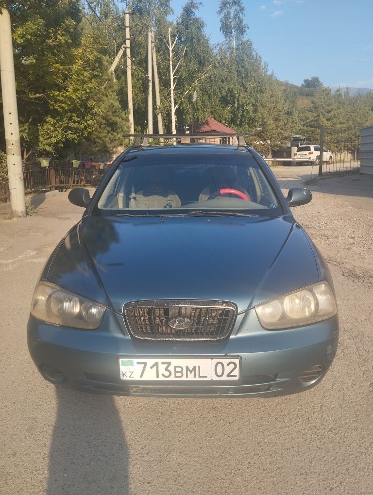 хундай элантра 2000 года выпуска авто на полном ходу,