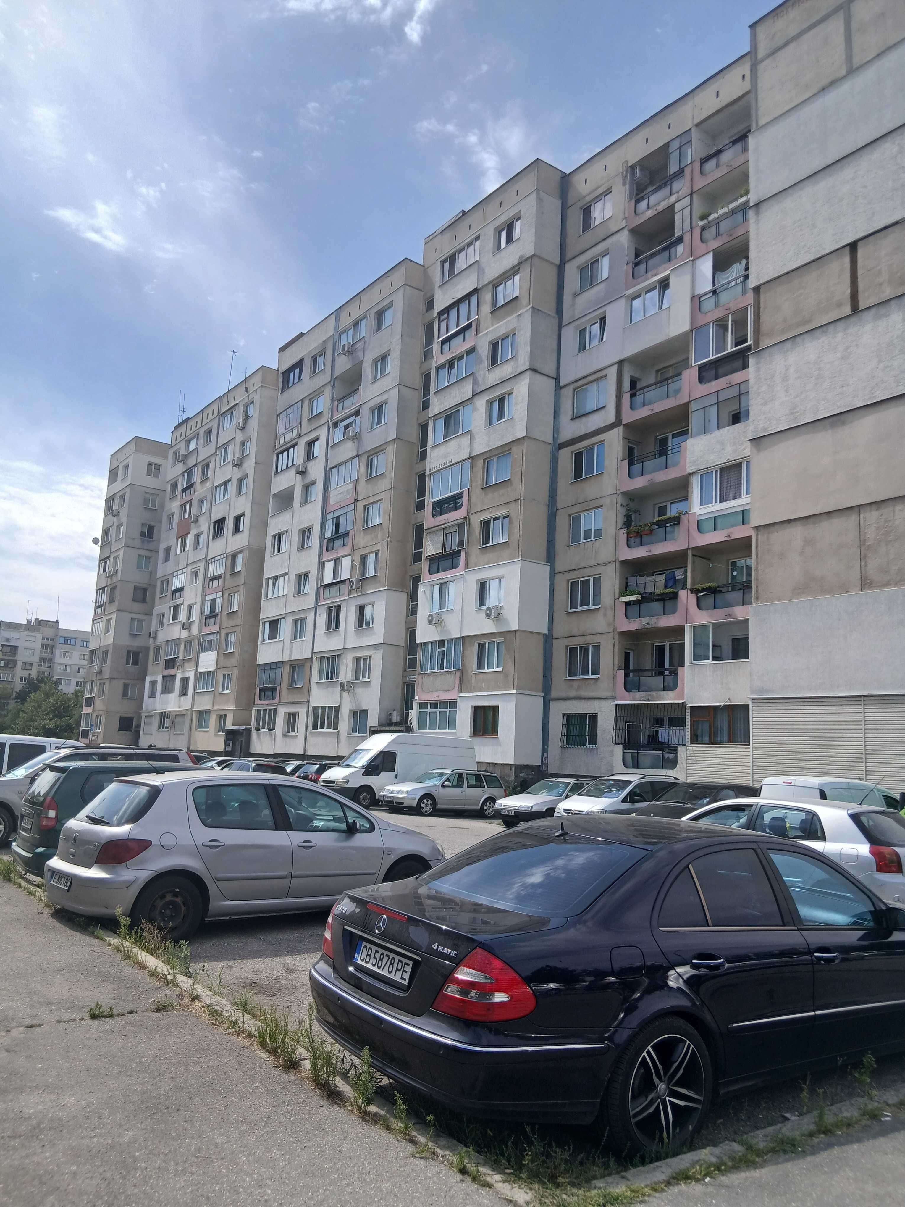 Продавам двустаен апартамент гр.София, ж.к. "Връбница" 1