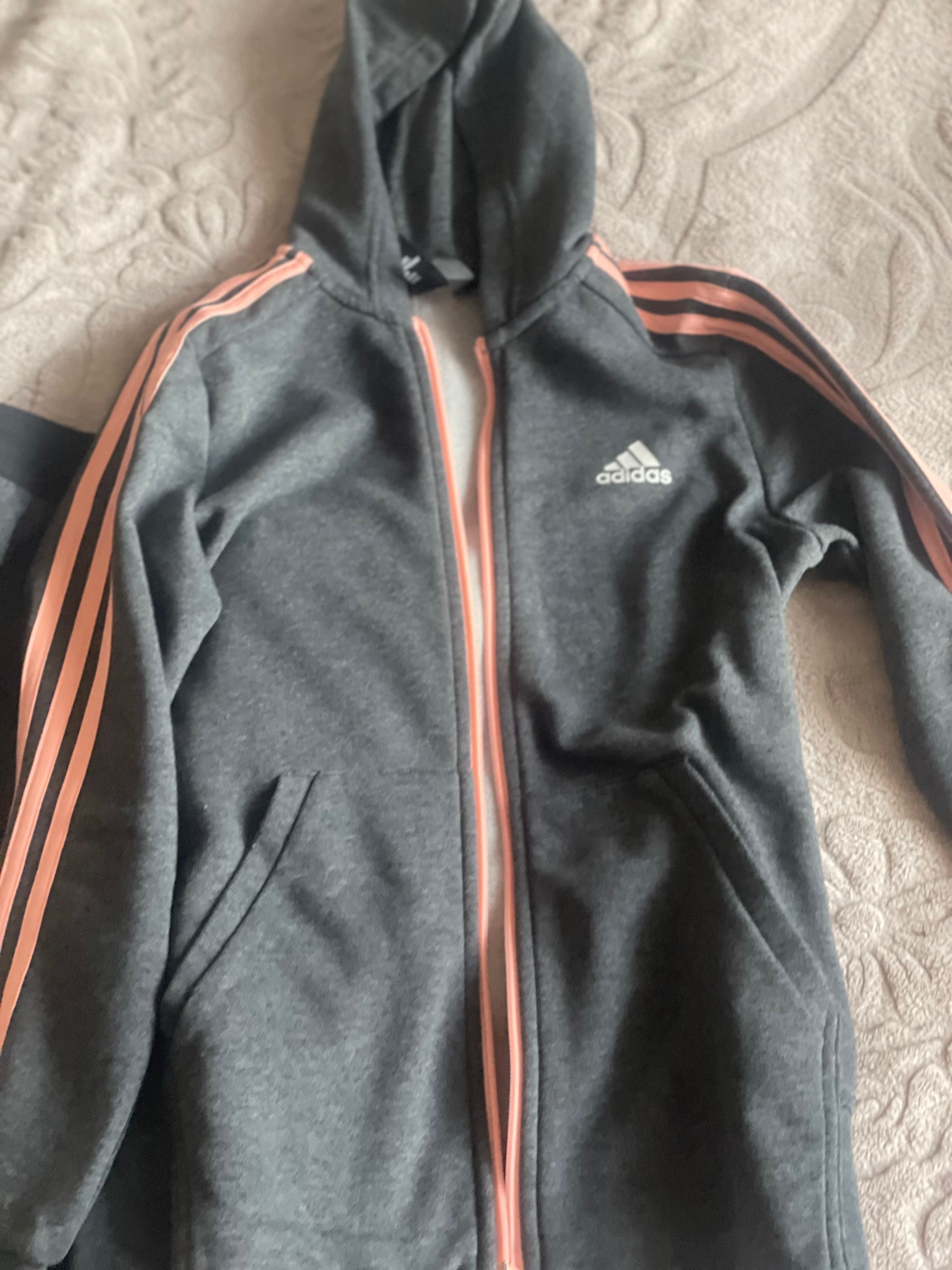 Продам спортивный детский костюм на девочку Adidas