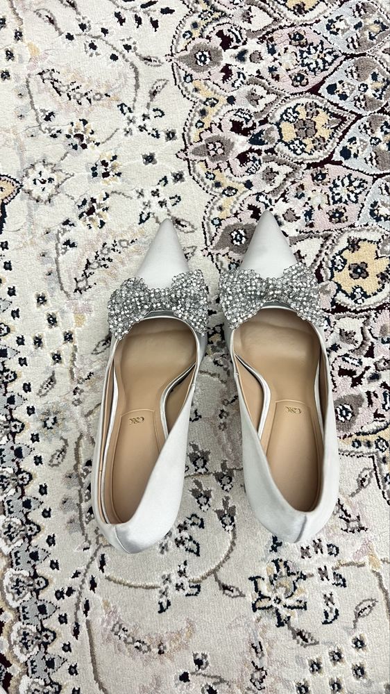 Туфли на высоком каблуке от charles& keith