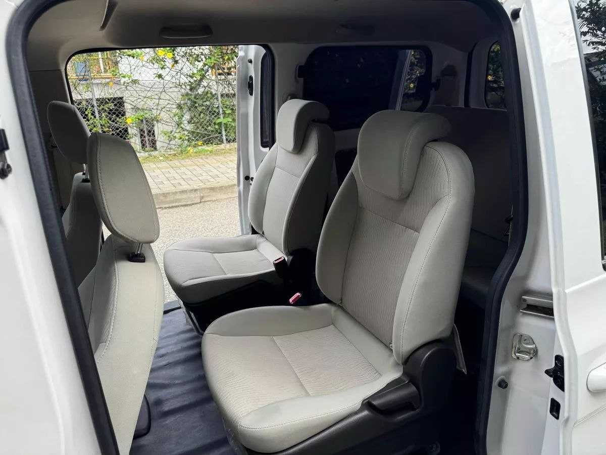 Минивэн 7 местный Wuling 2024 год выпуска первые руки  1