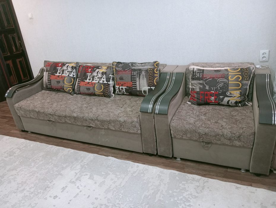 Продам диван с креслом