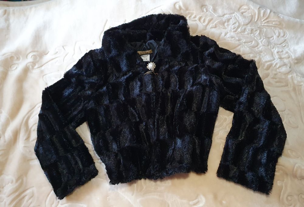 Jachetă de blană scurtă neagră