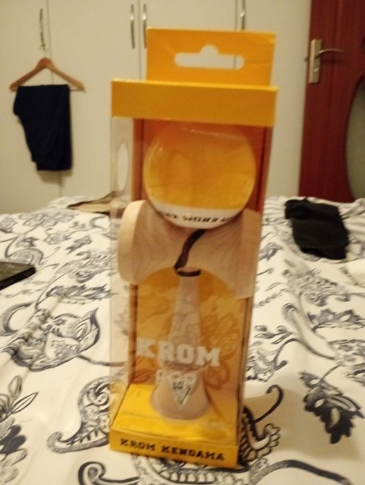 Kendama Krom pop lol sticky galben