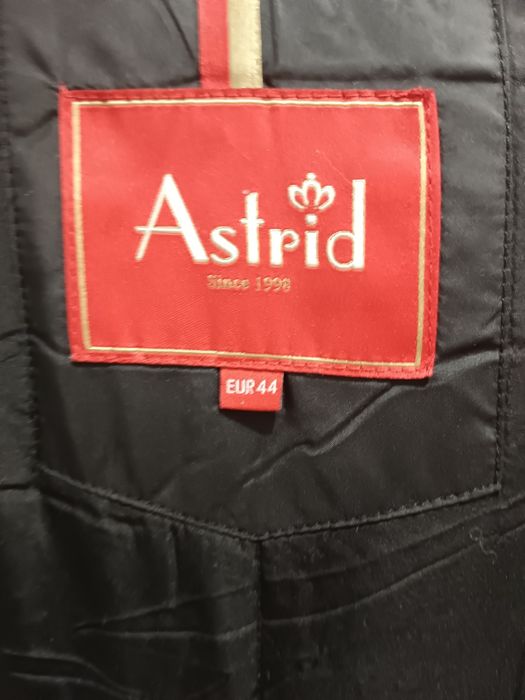 Продам отлиный зимние пальто 50 р