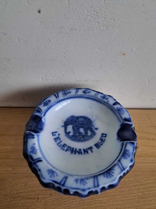 Sfesnic și scrumieră 
vintange L'ELEPHANT
BLEU anii 1980s