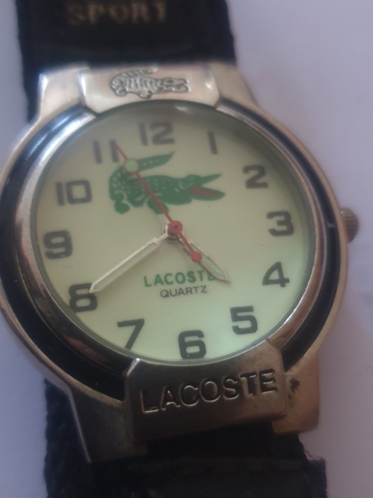 Спортен часовник Lacoste.