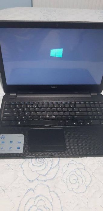 Vand laptopDell3521,i3 4CPUs,Hard500Gb,8Gb Ram,2placi video,Impecabil