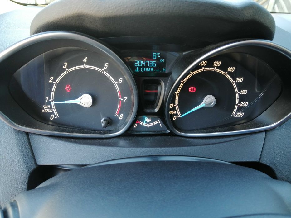 Vând Ford Fiesta, an 2013, 205000  km, preț 4300 euro negociabil.