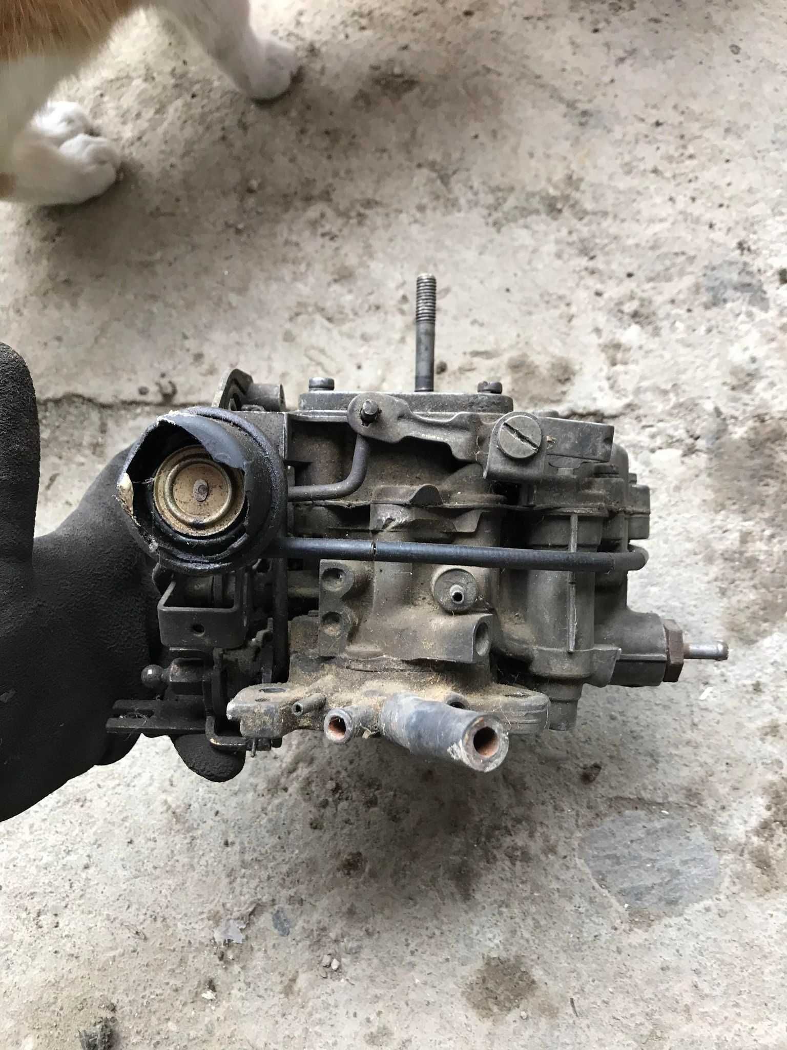 Carburator dublu corp