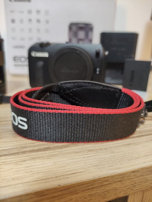 Canon EOS M + Canon 18-55 f/3.5 - 5.6