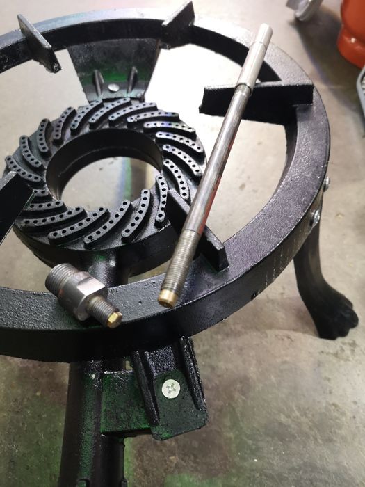 Pirostrie din fonta cu 3 picioare