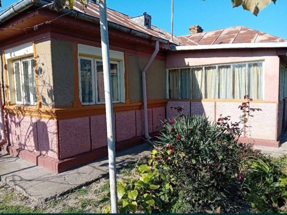 Vând casă de carămidă