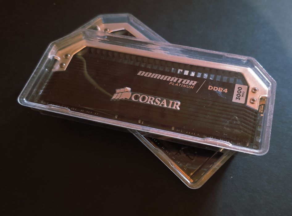 16GB  RAM 3000MHz DDR4 Corsair Dominator Platinum