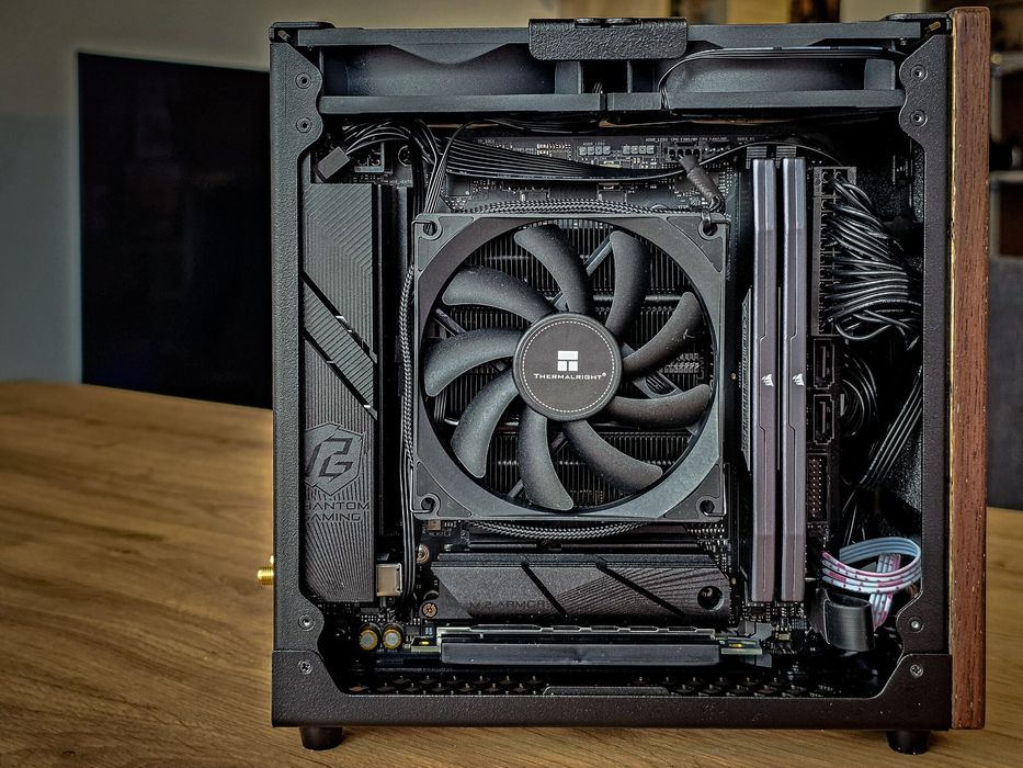 Уникален SFF Геймърски компютър | Ryzen 7500F, RTX 4060, 32GB DDR