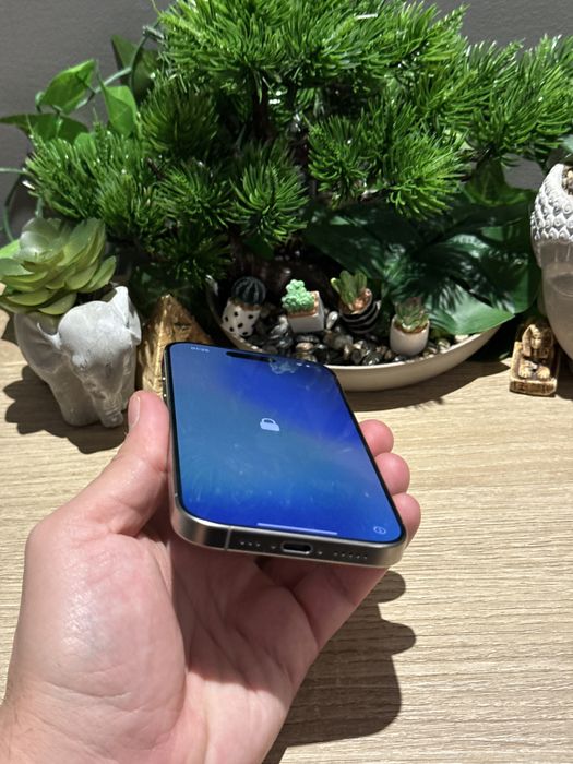 Iphone 16 pro de piese cu bypass