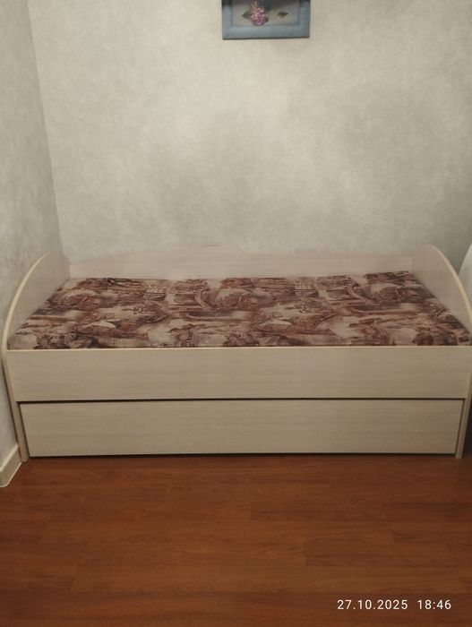 Продам детскую стенку и кровать