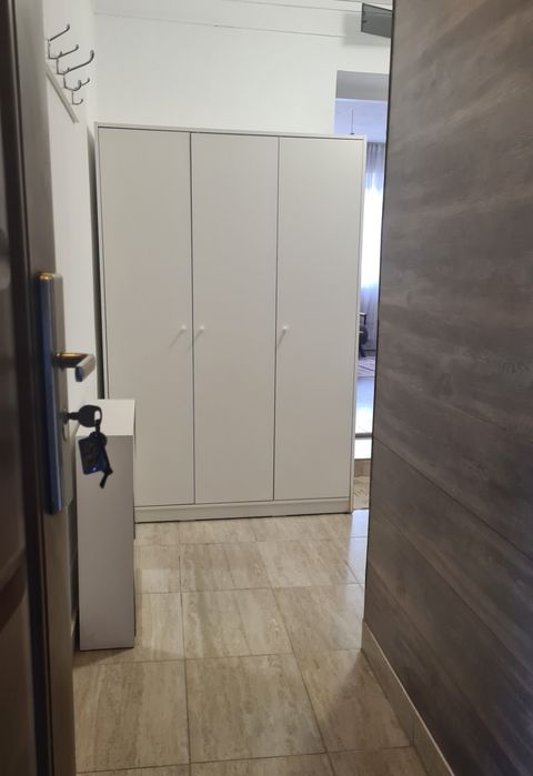 Garsoniera  mare la curte cu utilități incluse