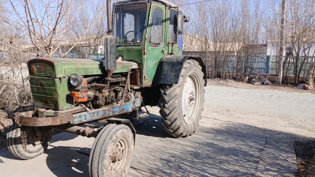 Traktor  faqat naxt pulga sotiladi