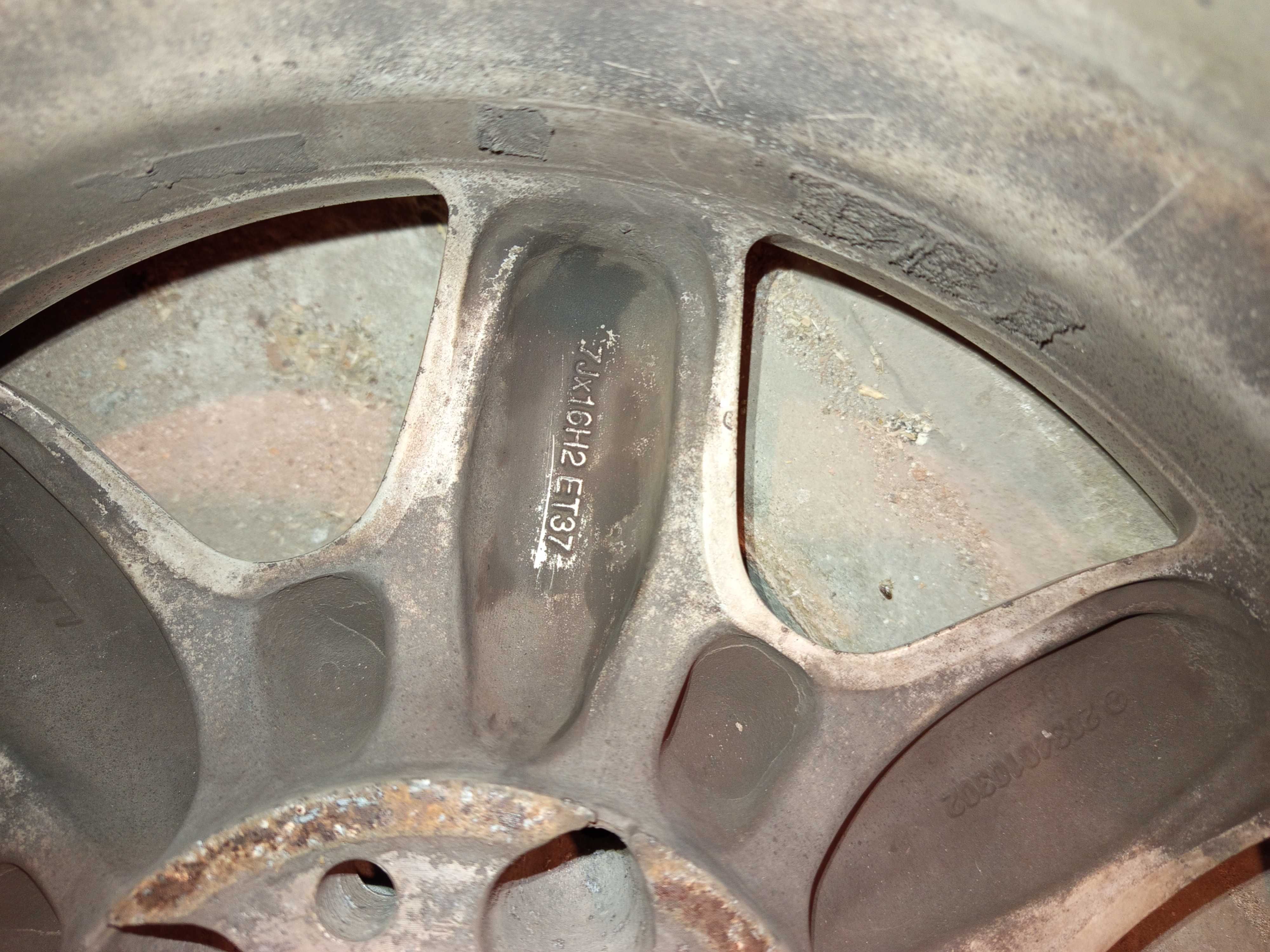 Джанти Mercedes със Зимни гуми Нокиан 205/55/16