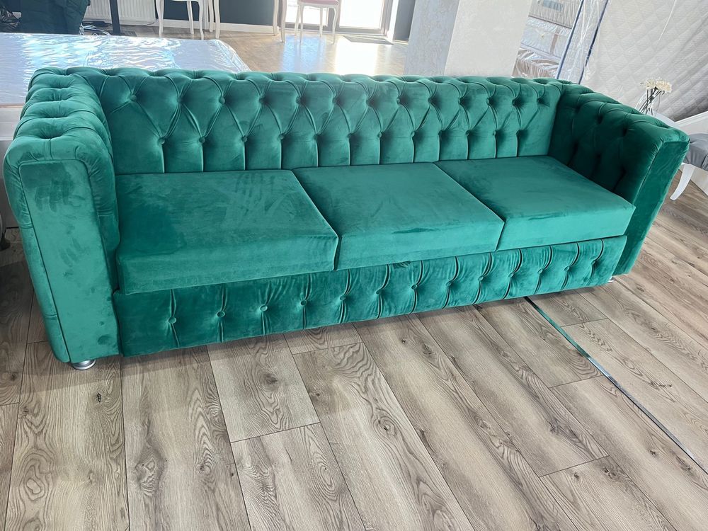 Producem la comanda canapele chesterfield simple sau extensibile