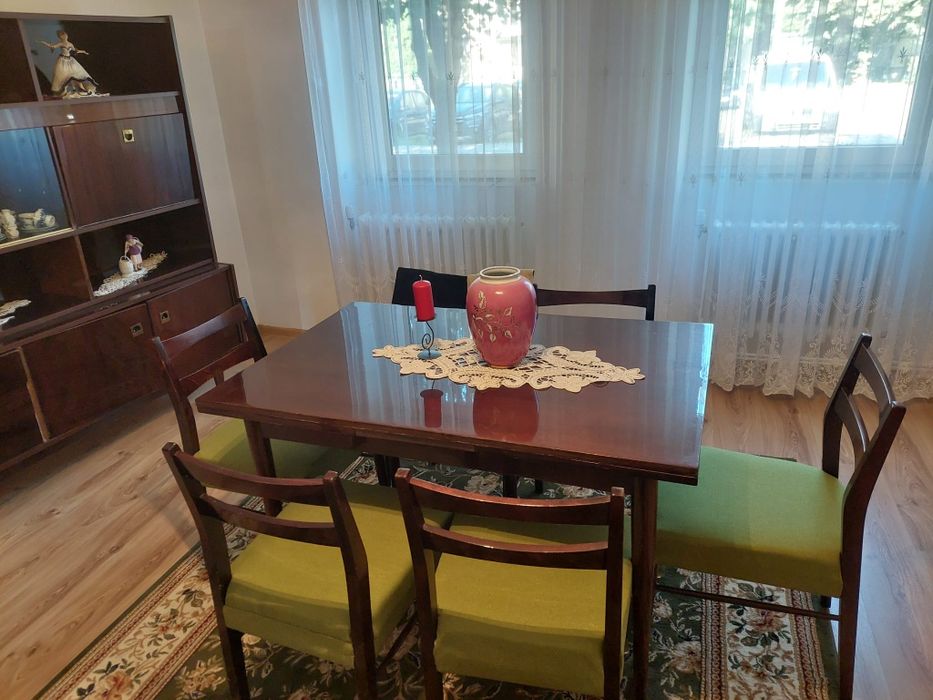 Set mobilier vintage, furnir – cu vitrine, dulap, masă extensibilă
