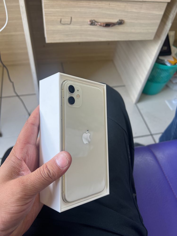 iPhone 11 64gb karobka dakment