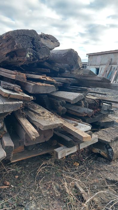 Старые доски на дрова
