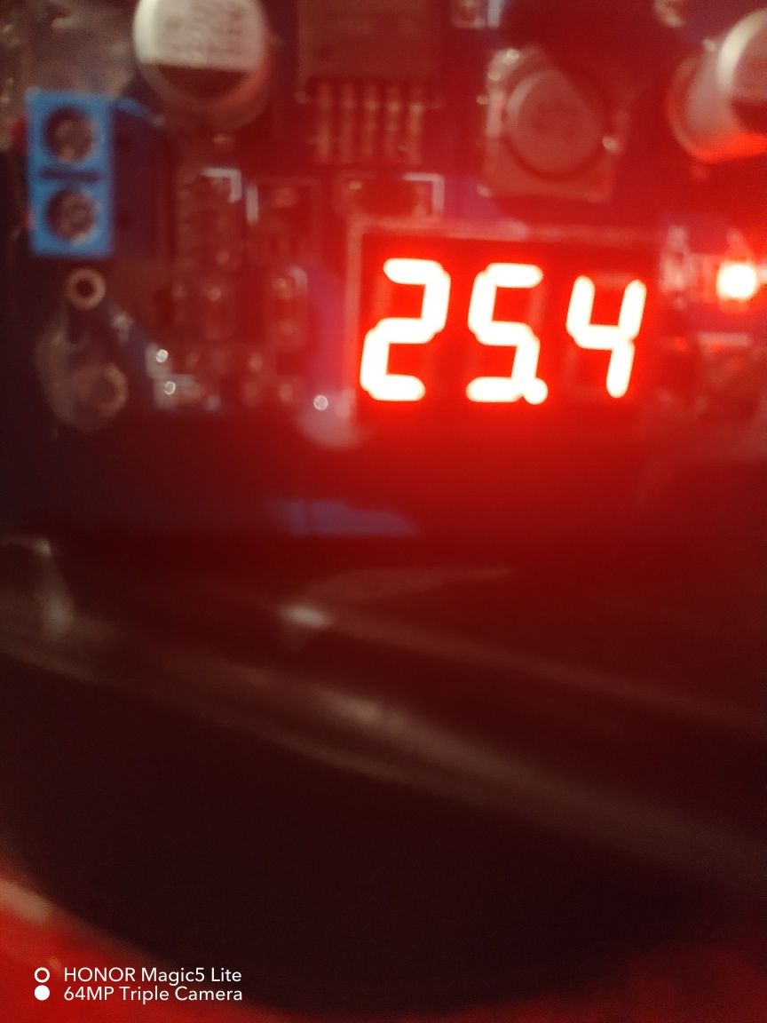 Sursă curent 1,5 volți - 40 volți