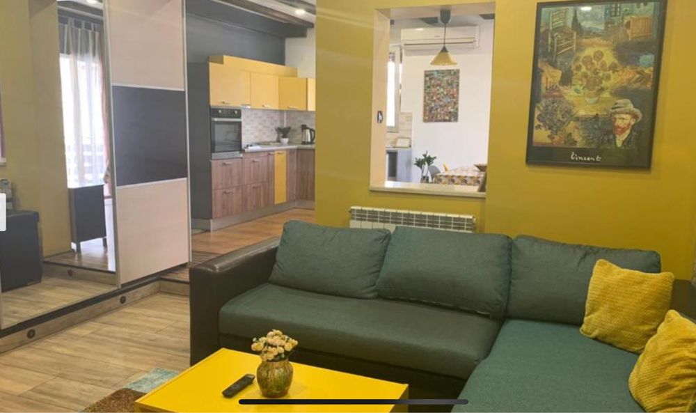 Дава се под наем Двустаен апартамент в Пловдив, Център - 80 кв.м за 56.1 € - Снимка #1