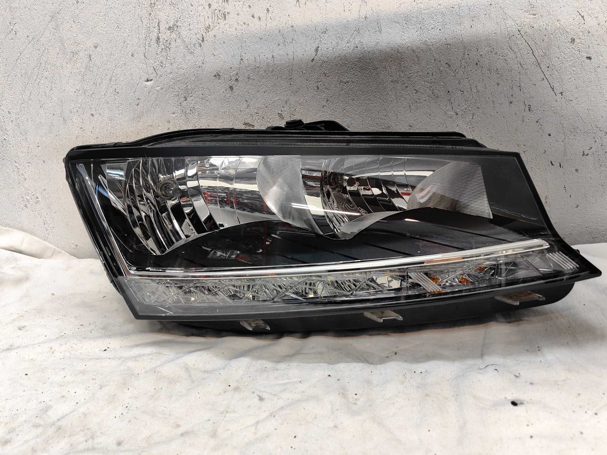 Оригинален фар Шкода Фабия  Skoda Fabia Led
