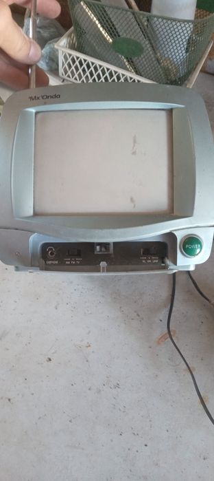 Televizor portabil retro Mx Onda 6" alb-negru cu radio AM/FM