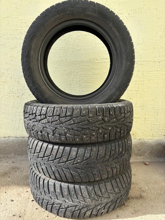 Продам комплект зимних шин 185/65R15