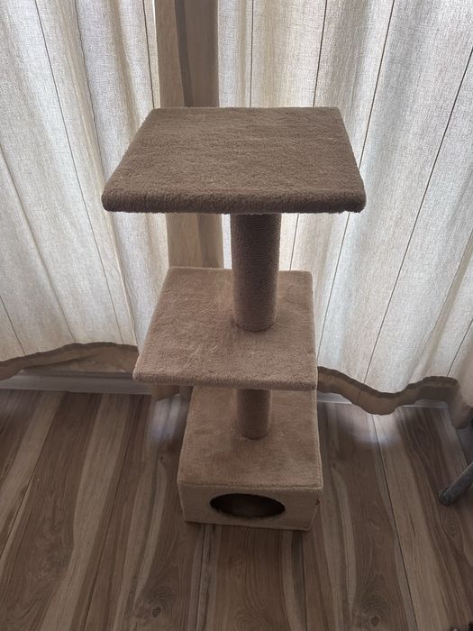 Драскалка с къщичка и две площадки Zolux Duo Cat Tree