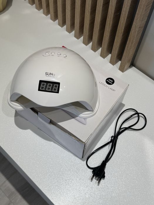 Vând freza de unghii + lampa UV 48W uz personal, stare foarte buna