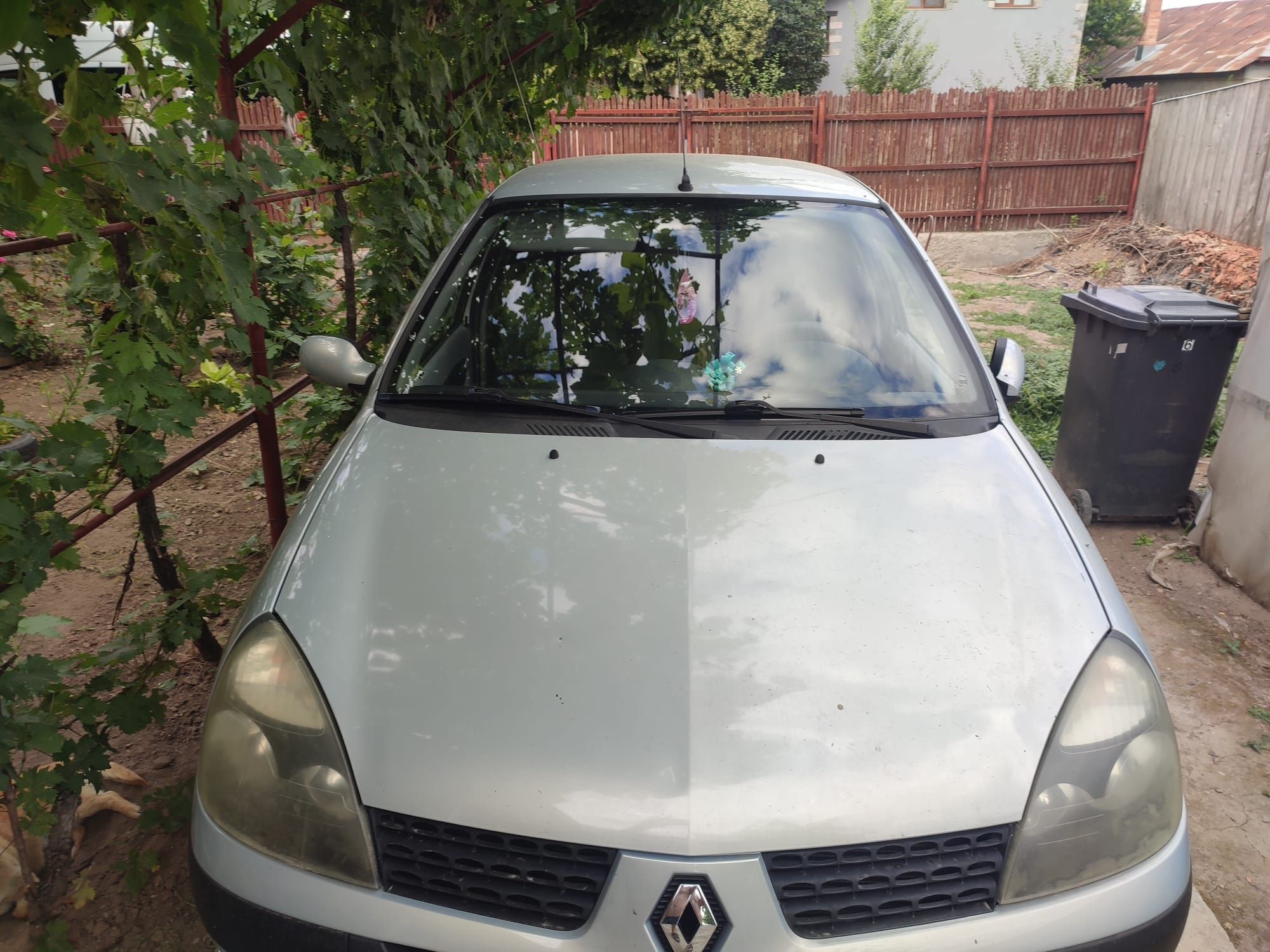 Vând Renault Clio