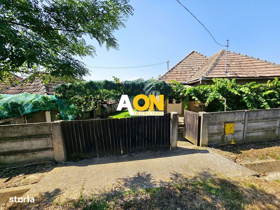 Casă batranească, 3 camere, 2200 mp teren, sat Bucerdea Grânoasă