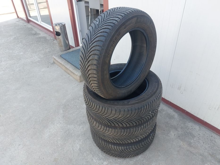 125 lei bucata! Set anvelope M+S/IARNA 205 60 16 Michelin