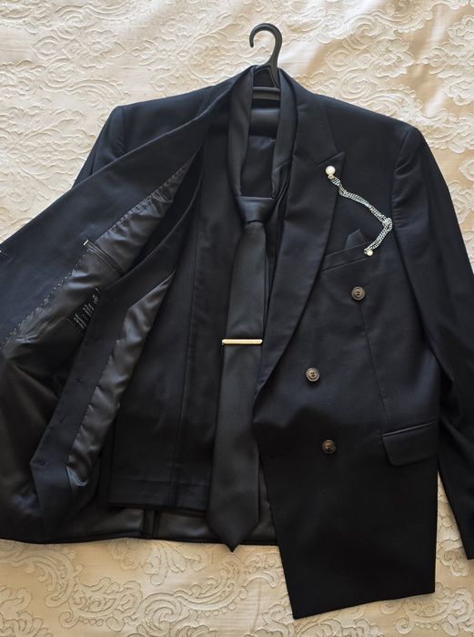 Продам костюм тройка