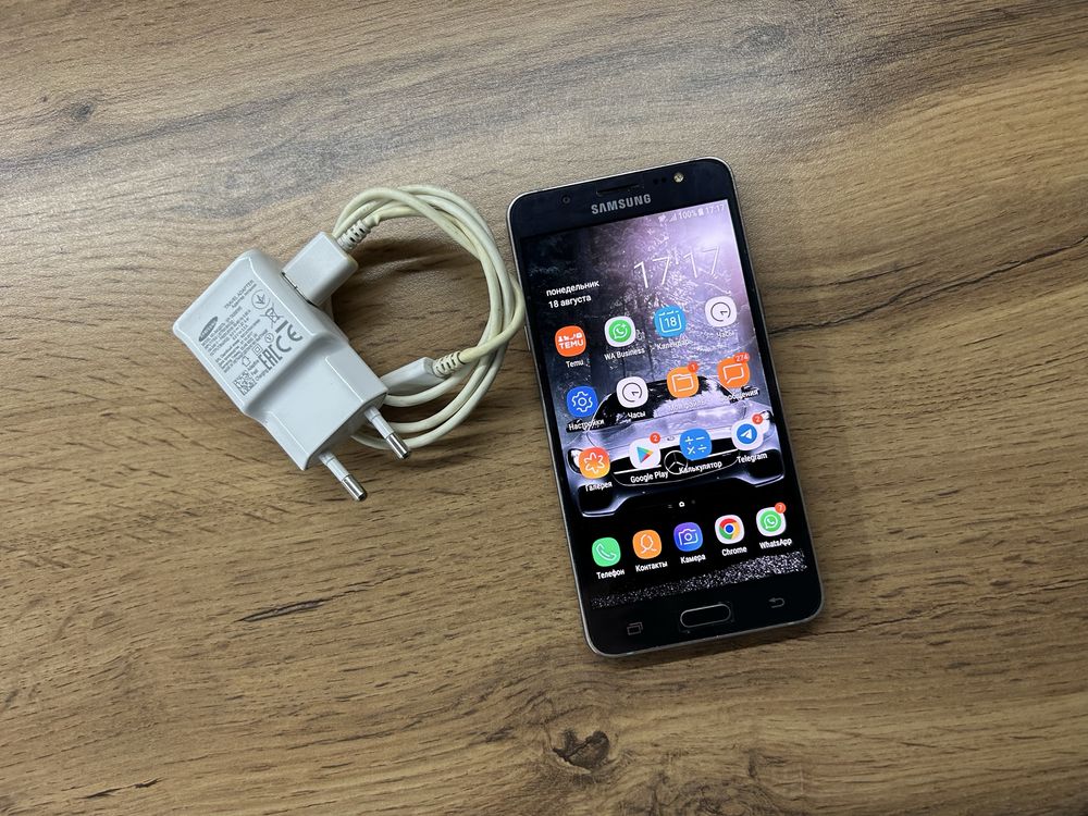 Смартфон Samsung j5 в илеальном состоянии