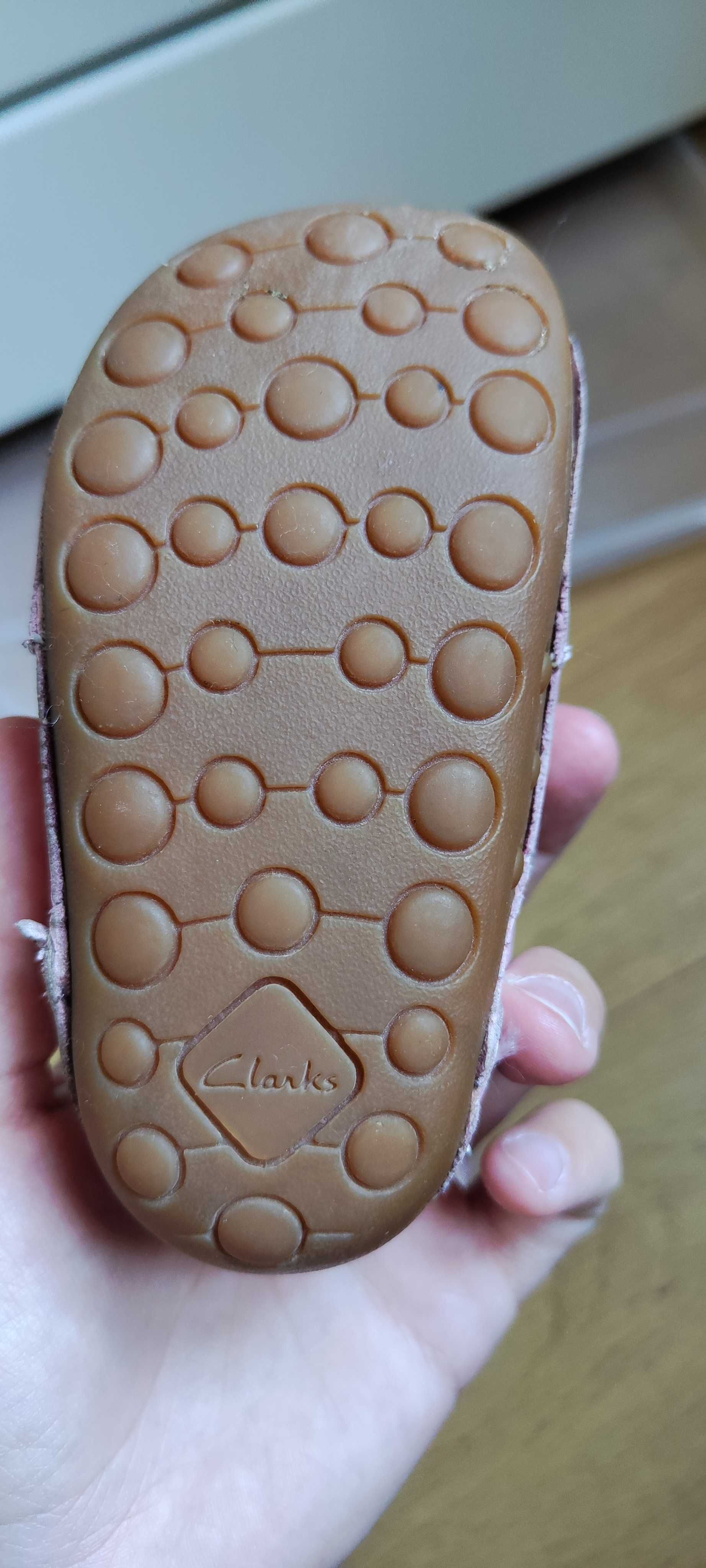Кожени Бебешки обувки за прохождане Clarks