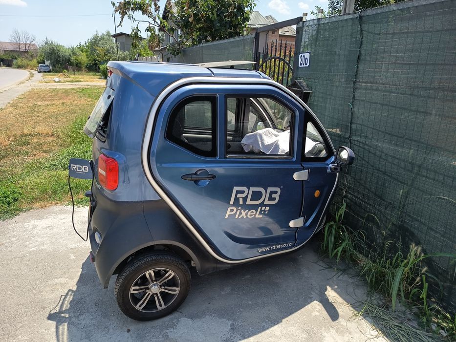 Vând triciclu rdb pixel. Nu necesită permis de conducere