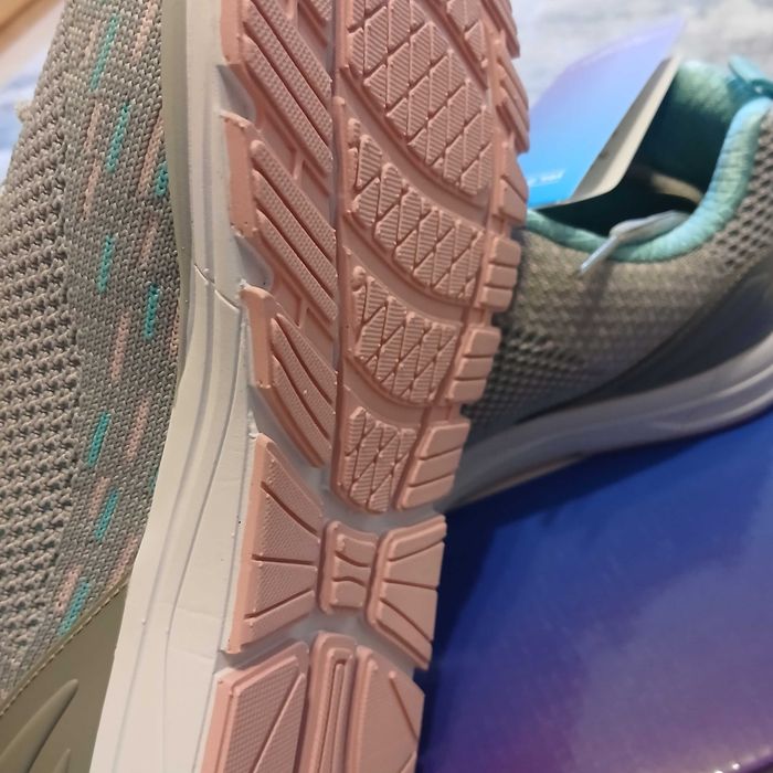 Маратонки - нови с етикет