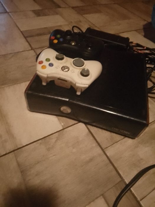 Xbox 360 perfect fuctionabil merge forte bine