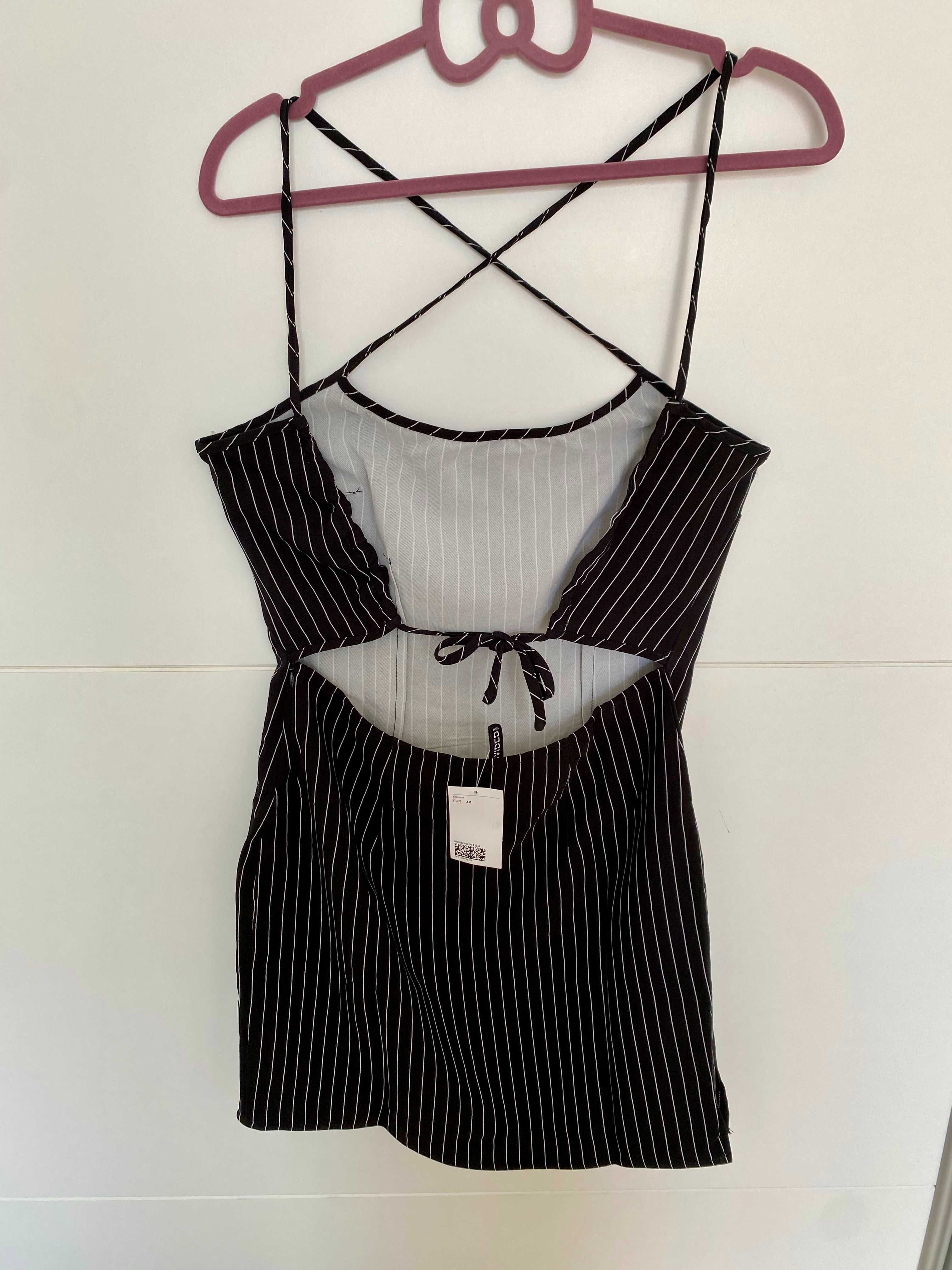 Rochie neagra scurta in dungi cu spatele decupat H&M mar 40 - 42 M L