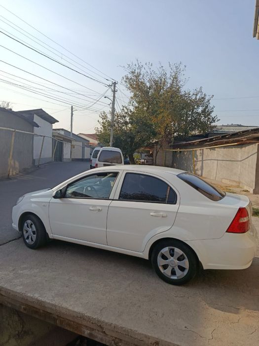 Некся 3 сотилади