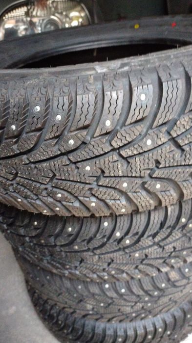 Продам шины макссис